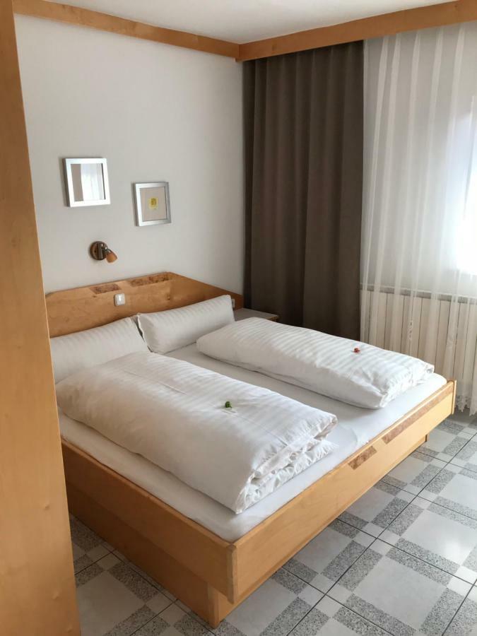 Gaestehaus Und Weinbau Zur Wiederkehr Strudler Подерсдорф-ам-Зе Экстерьер фото